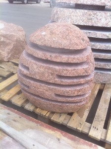 Kamień wiercony  Kamień wiercony - granit (1)